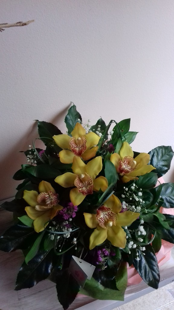 buket-zute-orhideje-n-5